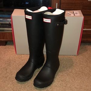 Black matte hunter rain boots